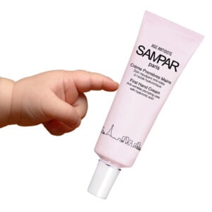 赤ちゃんのように手元